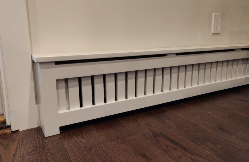 Shaker baseboard cover with 1/2 top vent in white